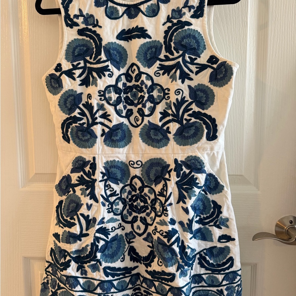 Roller Rabbit Kiki Embroidered Mini Dress White Blue Size Small - Picture 2 of 4